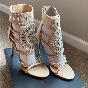 Brand new in box: Nude suede heels